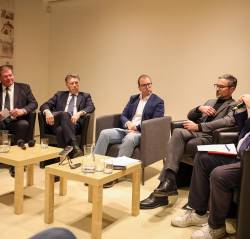 Srečanje o zaščitnem zakonu, ki ga je v Trgovskem domu priredil krožek Anton Gregorčič (TIBALDI)