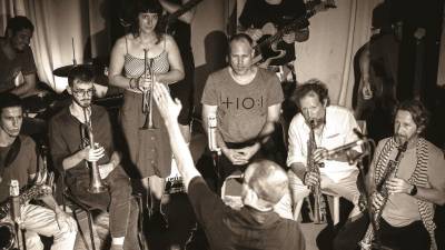 Ljudje na koncertih poslušajo drugačno glasbo, tisto, »ki je ni na običajnih glasbenih menijih« (ŽIGA KORITNIK/BCMF)