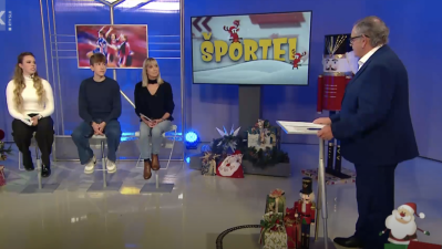 Gostje Športela Julija Kralj, Blaž Petejan in predsednica SPDT Loredana Gec z voditeljem oddaje Igorjem Malalanom (ZAJEM ZASLONA)