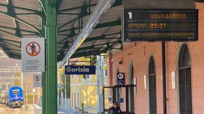 Prvi vlak je iz Gorice v Novo Gorico startal ob 9.37