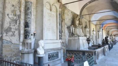 Grobnica družine Tomažič na pokopališču pri Sv. Ani (FOTODAMJ@N)