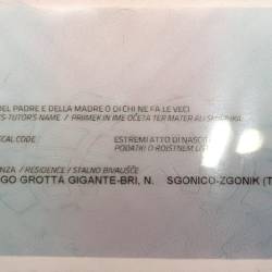 Izvirno ime vasi je zaradi pomanjkanja prostora delno izpadlo