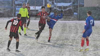 Kras Repen (v modrih dresih) in Pro Fagagna sta igrala kljub zneženju (FOTODAMJ@N)