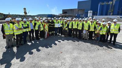 Ekipa soustvarjalcev nove tržaške tovarne vodika ob postavitvi temeljnega kamna (FOTODAMJ@N)