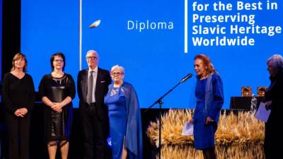 Prva z leve Luigia Negro, tretji pa Franco Cossutta (FORUM SLOVANSKIH LJUDI)