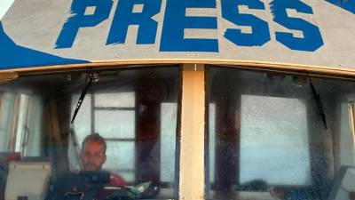 Jakob Krese za krmilom ladje Vik Tekoser (OSEBNI ARHIV)