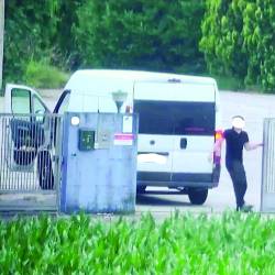 Eden izmed prizorov, ki so jih preiskovalci posneli med opazovanjem osumljencev (Finančna policija)