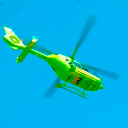 Na pomoč so poklicali tudi zdravstveni helikopter, toda kolesar je podlegel poškodbam (ARHIV)