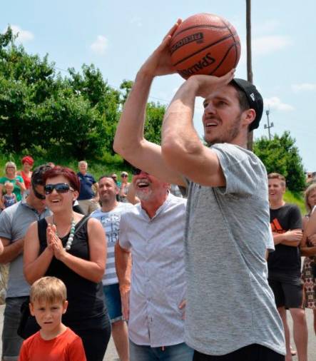Goran Dragić krstil koš v Vipolžah