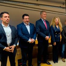 Odbor Cielo Aperto je na včerajšnjem srečanju predstavil pobudo in izbranemu bolnišničnemu oddelku izročil sredstva (CIELO APERTO)