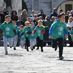 Tako so se v petek na Velikem trgu podili otroci na prireditvi Trieste Spring Young
