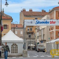 V Crispijevi ulici že postavljajo Slovensko vas (TIBALDI)