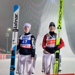 Nika Prevc (prva z leve) se je uvrstila na 2. mesto (BRATJE IN NIKA PREVC FANCLUB/FACEBOOK)