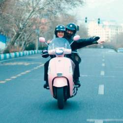 S sarkazmom proti iranskemu zatiranju