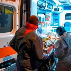 Reševalci službe 118 so 49-letno voznico prepeljali v bolnišnico (ARHIV)