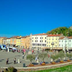 Travnik danes popoldne ob 16.45, v Gorici bo tudi jutri prevladovalo sončno vreme (SPLETNA KAMERA WHAT’SUP CAMS)