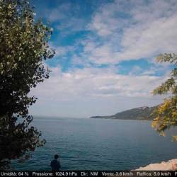 Pogled na Tržaški zaliv danes ob 12.15 (SPLETNA KAMERA SURFTEAM TRST)