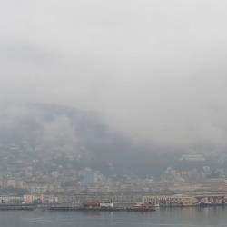 Pogled s pomola Bandiera proti Trstu ob 15.00 (VEDETTA.ORG)