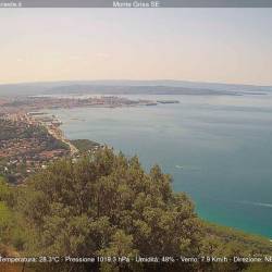 Pogled na Tržaški zaliv danes zjutraj ob 11.30 (SPLETNA KAMERA CISAR)