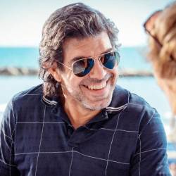 Travme rešuje na teniških igriščih