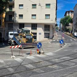 Ob danes bo zaradi prometne zapore v Ulici Commerciale spremenjenas tudi proga nekaterih mestnih avtobusov (FOTODAMJ@N)