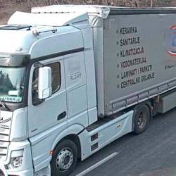 Pri voznikih tovornjakov so ugotovili 990 kršitev cestnoprometnih predpisov, fotografija je simbolična (PU KOPER/ARHIV)