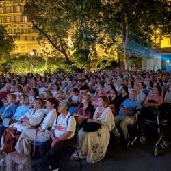 Letni kino v Ljudskem vrtu na arhivskem posnetku