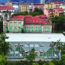 Otroške jasli Semidimela začasno domujejo v parku vile Haggiconsta v Drevoredu Gessi, predvidoma še do junija prihodnjega leta (Tedeschi/FotoDamj@n)