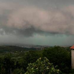 Civilna zaščita iz FJK in Arso od jutrišnjega dopoldneva opozarjata na možnost močnejših neviht (ARHIV)