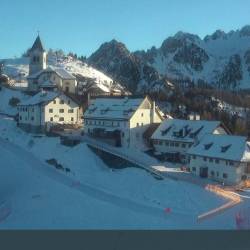 V gorah se je že razjasnilo, na Višarjah je ob 15. uri meteorološka opazovalnica deželne agencije za okolje Arpa namerila +2,7 stopinje Celzija (SPLETNA KAMERA PROMOTURISMO.FVG)