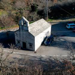 Med predlogi je ureditev območja ob cerkvici sv. Lovrenca na Jezeru (FOTODAMJ@N)