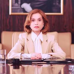 Dedinja Farrère kot Madame L’Oréal