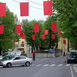 Župan Dipiazza se je ob prvem maju kritično odzval na izobešanje rdečih zastav na Krasu