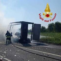 Gasilci na delu na avtocesti A28