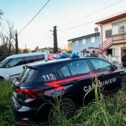 Preiskovalci v hiši, kjer je živel izginuli Vito Mezzalira (TIBALDI)