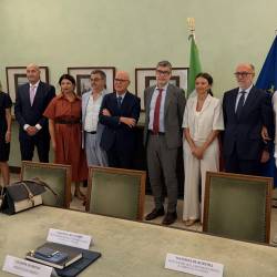 Skupinska slika podpisnikov sporazuma