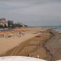 Plaže v Lignanu Sabbiadoro so že dobro obiskane (SPLETNA KAMERA LIGNANO SABBIADORO)