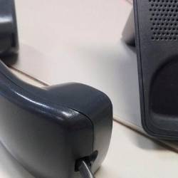 Na prvem mestu so goljufivi telefonski klici v imenu karabinjerjev ali odvetnikov, ki od starejših ali šibkejših zahtevajo plačilo odškodnine (ARHIV)