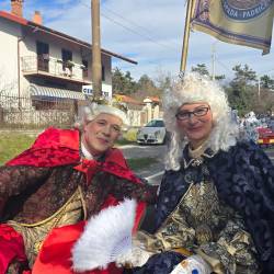 Letošnji kraljevi par Kraškega pusta uvaja povorko na Opčinah (FOTODAMJ@N)
