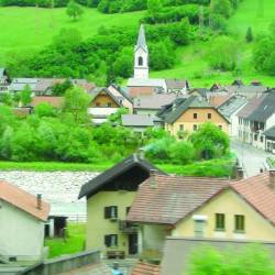 Lipalja ves velja za najzahodnejšo slovensko jezikovno postojanko v Kanalski dolini (WIKIPEDIA)