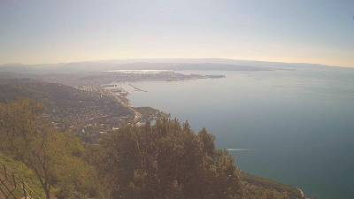 Pogled na Tržaški zaliv danes ob 11. uri (SPLETNA KAMERA CISAR)