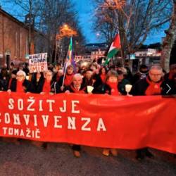 Lanska baklada spomina v Trstu (ARHIV)