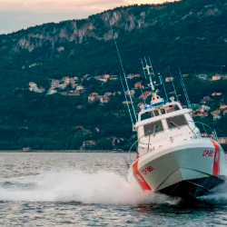 Patruljni čoln obalne straže (FOTODAMJ@N)