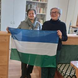 Ponosni Ladinki Mariarosa Lorenzi in Elsa Zardini (FOTO AWS)