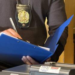 Zakom veleva, da mora trgovec elektronske blagajne povezati s sredstvi za brezstično plačevanje