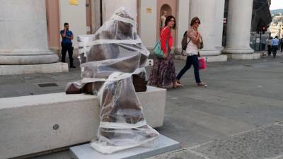 Kip Gabrieleja D’Annunzia že sedi na Borznem trgu (FOTODAMJ@N)