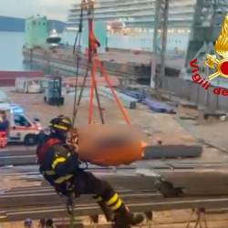 Reševanje poškodovanega delavca v ladjedelnici San Marco (GASILCI)