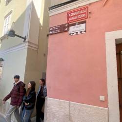 Slovensko ministrstvo za kulturo ugodilo pritožbi občine na odločbo o spremembi oz. odstranitvi tabel (SONJA RIBOLICA/PRIMORSKE NOVICE)