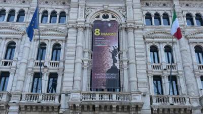 Pročelje Mestne hiše ob osmem marcu (Občina Trst)