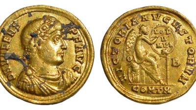 Valensov poznoantični zlatnik, ki so ga našli v Ogleju